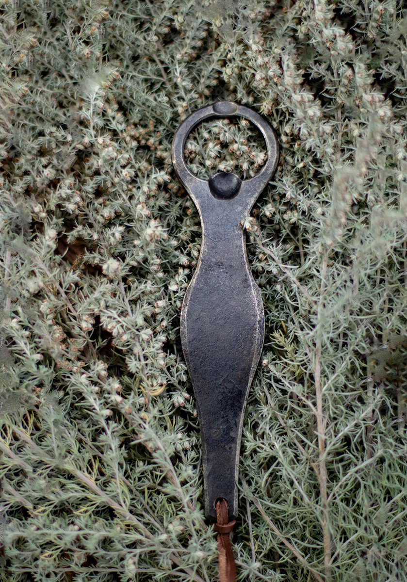 Alaus atidarytuvas - moters siluetas