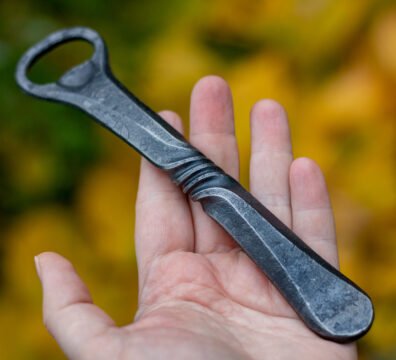 Alaus atidarytuvas - kaltinis butelių atidarytuvas