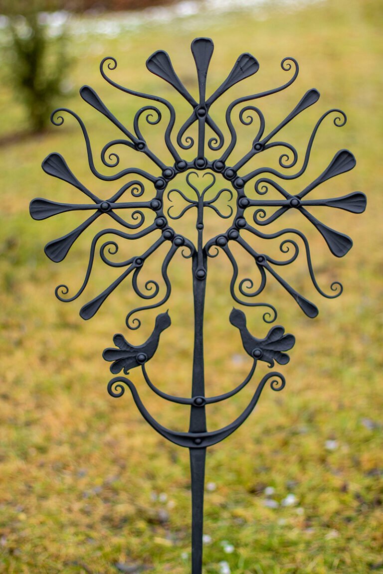 Kaltinė metalinė saulutė